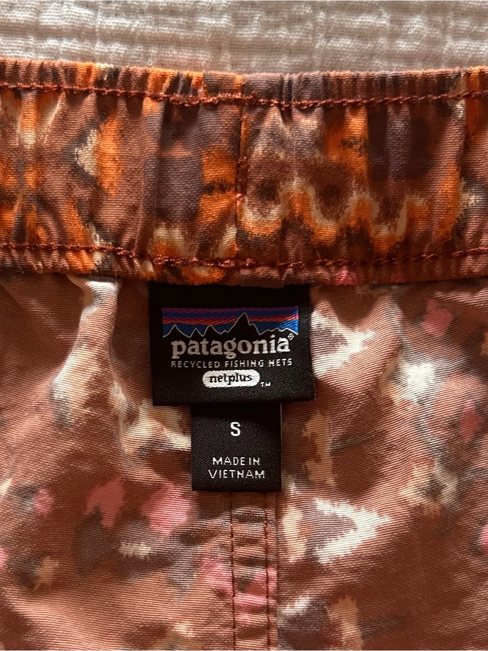 Patagonia Baggies Women's Ikat Print Elastic Waist Shorts - Picture 4 of 4